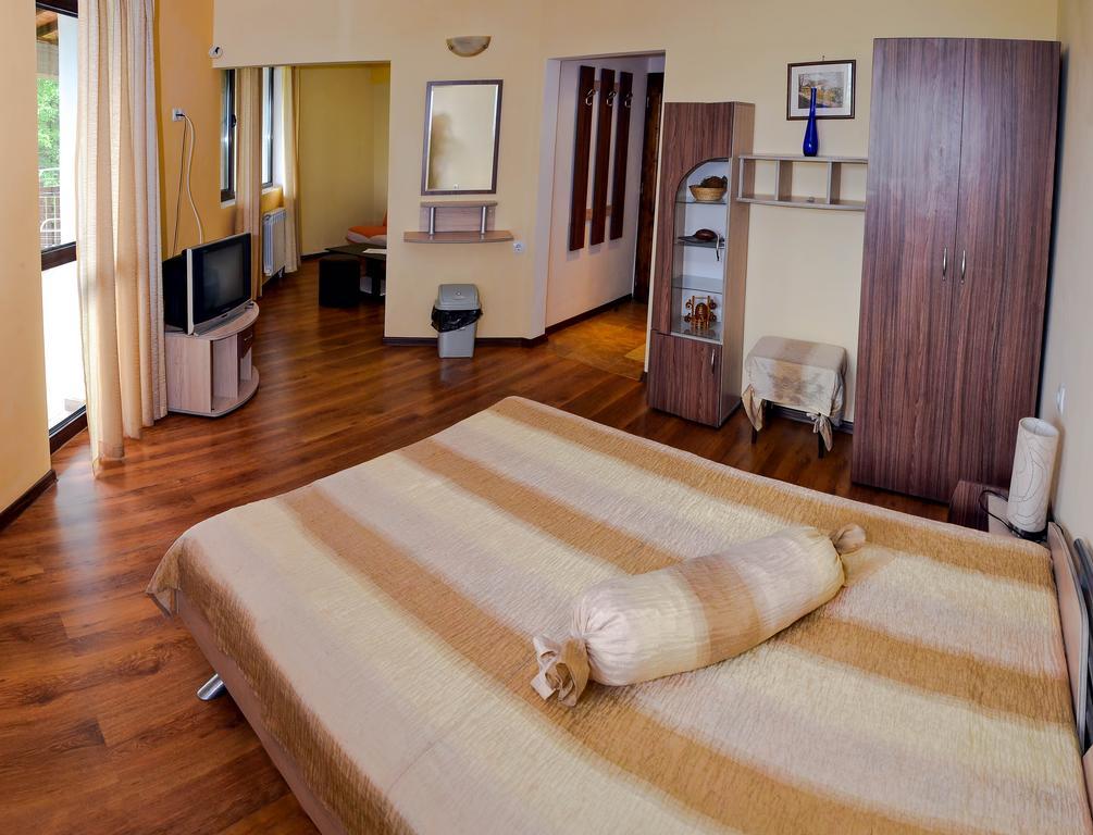 Park Hotel Djevana Gorna Oryakhovitsa Rom bilde